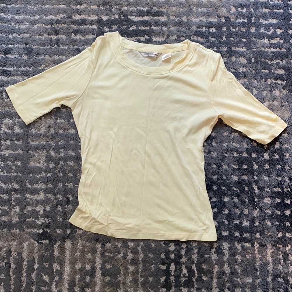 Tommy Bahama pale yellow top size M